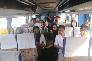 Studi: Anak yang duduk di tengah saat naik mobil cenderung sukses