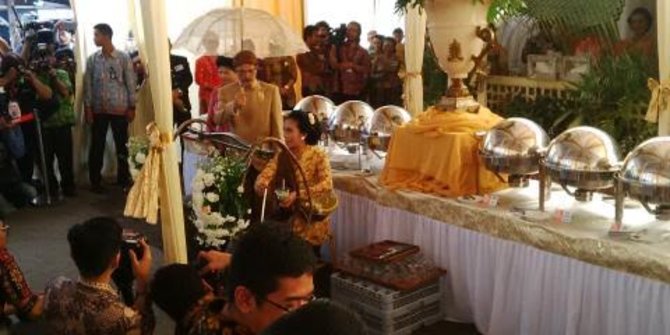 Ini tahapan pernikahan adat Jawa seperti yang digelar keluarga Jokowi
