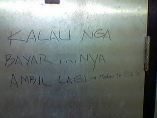 Tulisan-tulisan lucu di toilet umum yang bikin ketawa ngakak