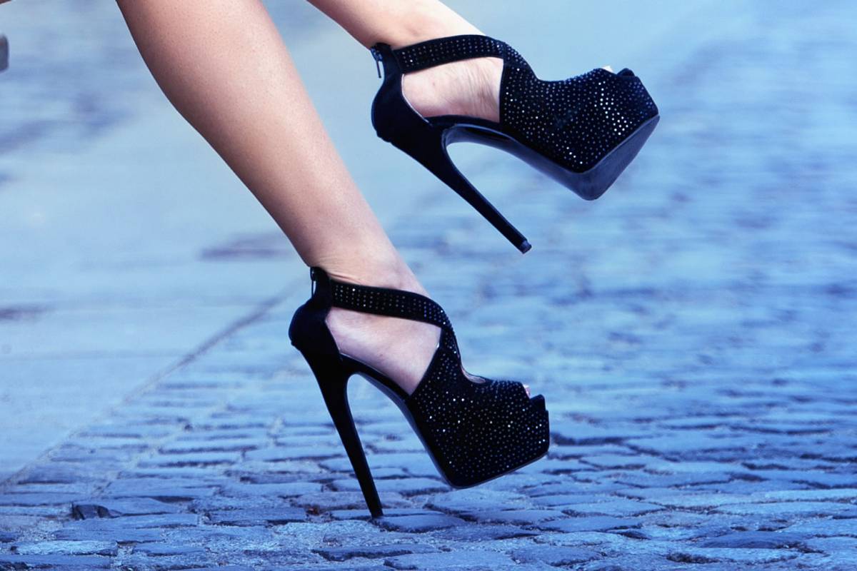 Tipe kepribadian cewek bisa dilihat dari alas kaki yang dipakai