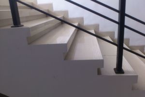 Kok jumlah anak tangga selalu ganjil ya, sengajakah?