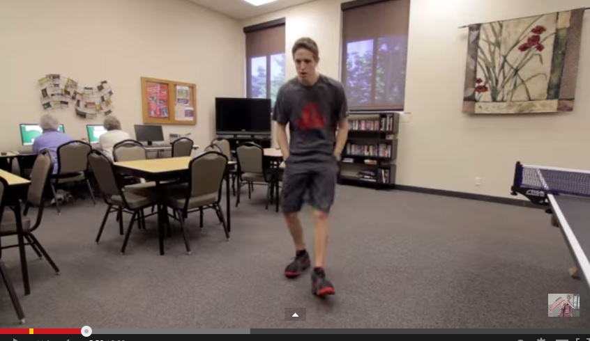 VIDEO: Pemuda ini menari satu gerakan sama di 100 lokasi berbeda