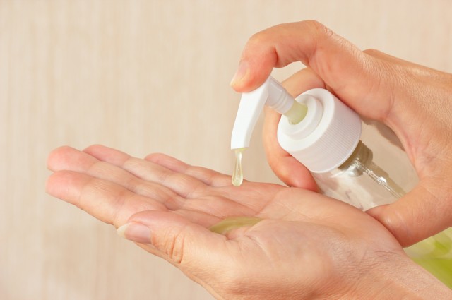 VIDEO: Setetes hand sanitizer bisa membahayakan kesehatanmu!