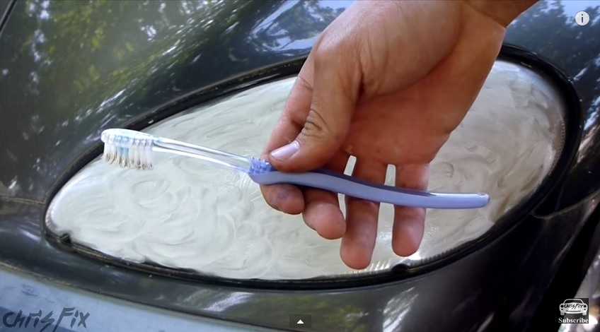 VIDEO: Pasta gigi sulap kaca lampu mobil jadi jernih dan kinclong