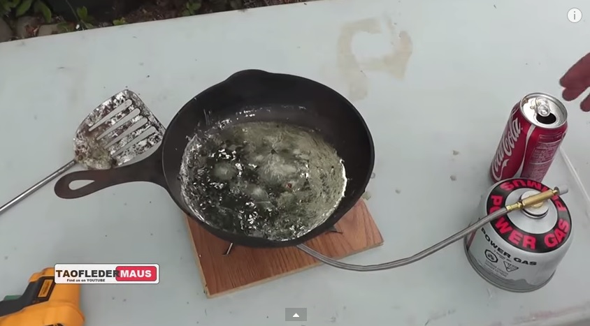 VIDEO: Siap-siap takjub, ini jadinya soda direbus bersama tembaga cair