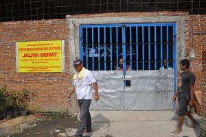 Ini cara anggota Satpol PP menyembuhkan orang gila dalam waktu 6 bulan