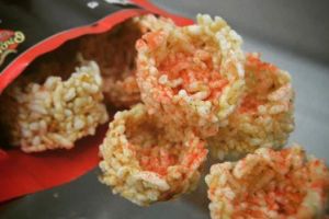 Sensasi kriuknya rengginang enam rasa yang nggak biasa, bikin ngiler!