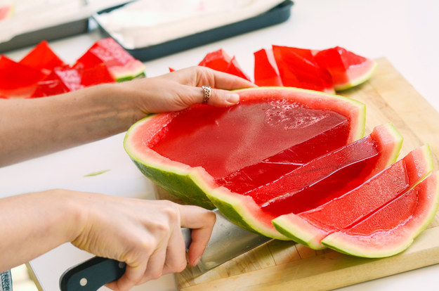 Jell-O, puding dalam semangka yang bisa maniskan buka puasamu