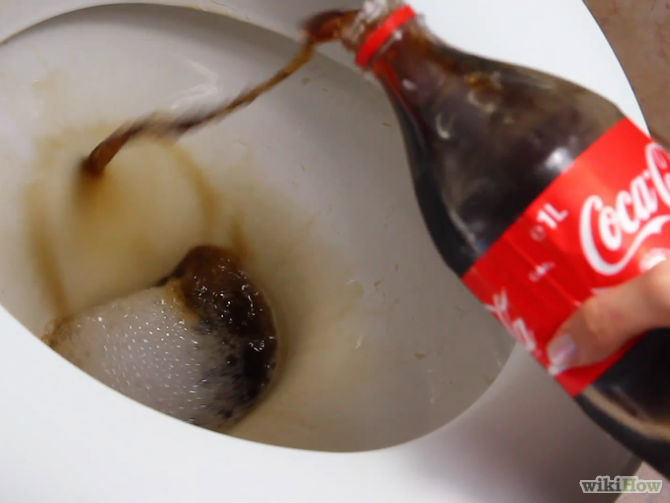 Manfaat lain Coca Cola, bisa untuk membersihkan kloset, wow!