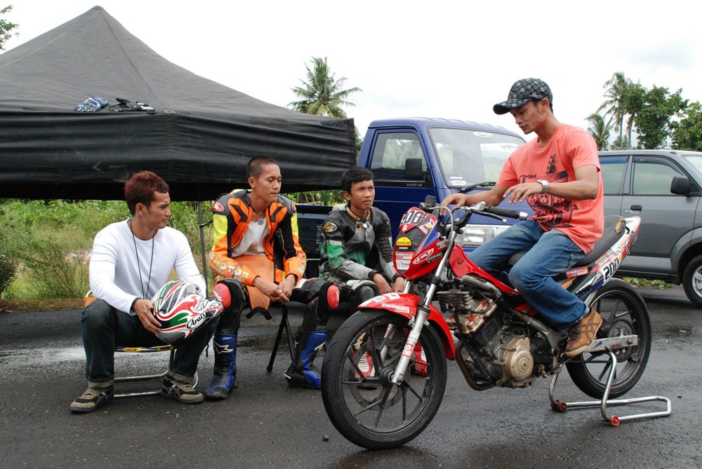 Ingin jadi pembalap profesional? Berguru saja ke Hendriansyah di HRS
