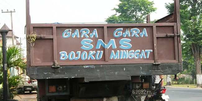 Tulisan-tulisan di bak truk yang bisa bikin nggak konsen