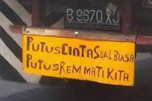 Tulisan-tulisan di bak truk yang bisa bikin nggak konsen