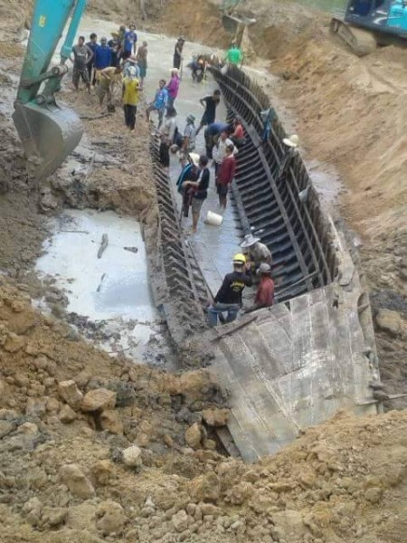 Artefak ini ditemukan saat air danau mengering di Thailand Artefak ini ditemukan saat air danau mengering di Thailand