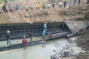 Artefak ini ditemukan saat air danau mengering di Thailand