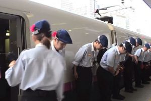 VIDEO: Keajaiban 7 menit di kereta cepat Jepang Shinkansen