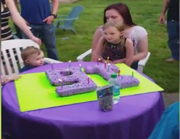 Sial, lagi pesta ulang tahun malah kejatuhan tinja dari pesawat!