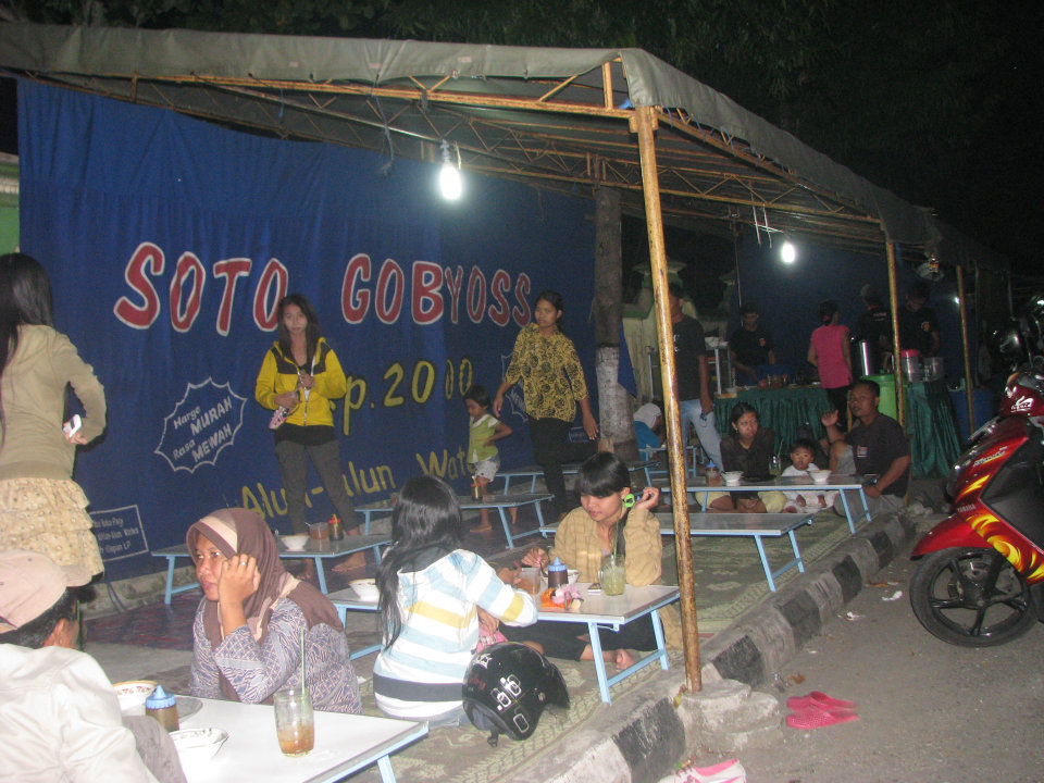 Bawa uang Rp 2.000, kamu sudah bisa kenyang makan di warung soto ini Bawa uang Rp 2.000, kamu sudah bisa kenyang makan di warung soto ini