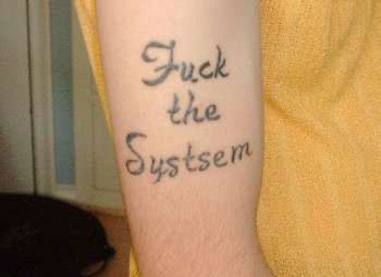 12 Foto tato orang yang salah tulis, apes betul mereka ini!