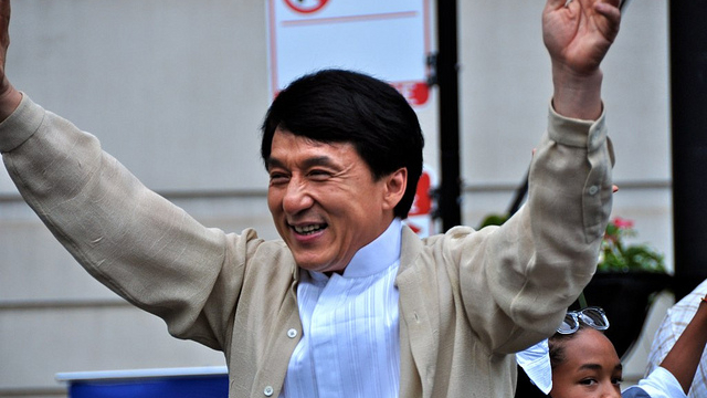 Ini harta Jackie Chan dan pendapatannya selama 1 tahun, dahsyat!