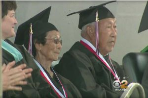 Pasangan ini baru di wisuda saat berumur 90 tahun