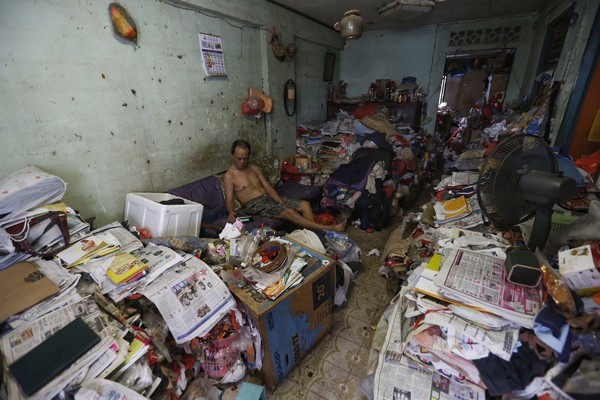 Nggak mandi 10 tahun, tubuh lansia ini dikerubungi kutu & kecoak Nggak mandi 10 tahun, tubuh lansia ini dikerubungi kutu & kecoak