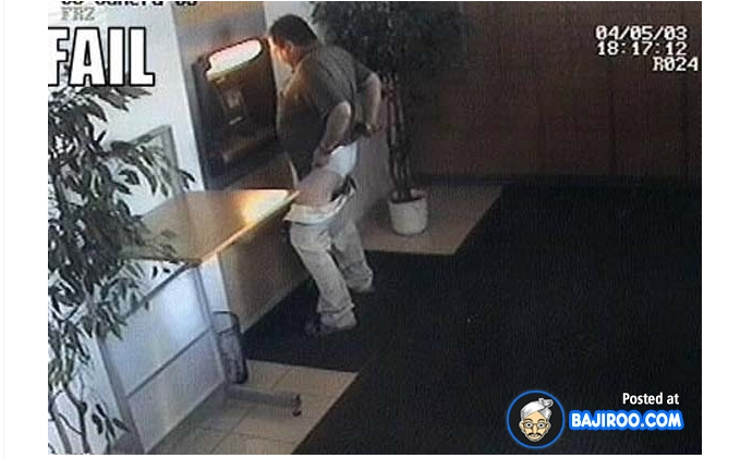 Ada-ada saja, ini 15 foto kelakuan orang di ATM 