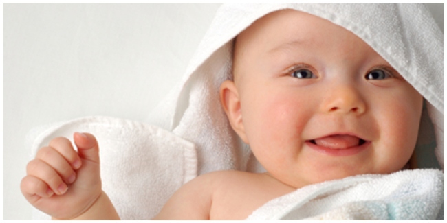 VIDEO: Bayi sebal anjingnya memanggil mama pada ibundanya