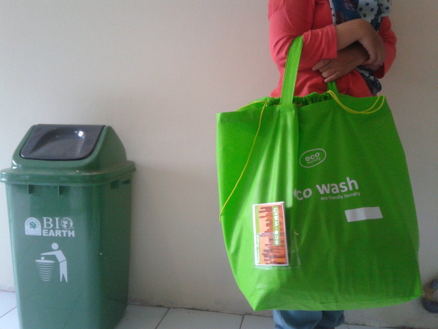 ECO WASH, laundry ramah lingkungan ala mahasiswa bayarnya pakai sampah