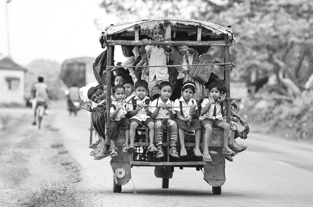 12 Foto perjalanan ke sekolah yang berbahaya dan memprihatinkan