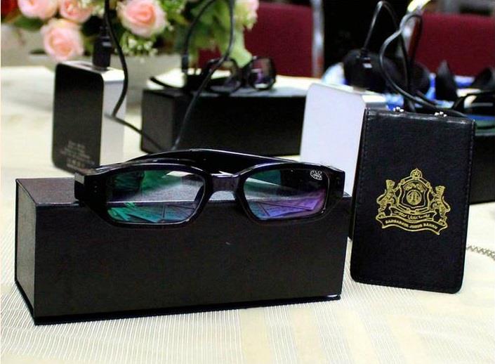 Kacamata canggih polisi siap rekam setiap tindakan pelanggaran  Kacamata canggih polisi siap rekam setiap tindakan pelanggaran