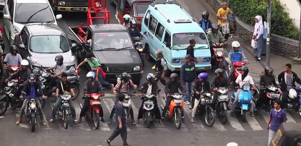 Banyak orang Indonesia suka langgar aturan, 15 foto ini buktinya!