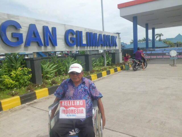 Pria ini keliling Indonesia dengan kursi roda membawa misi mulia Pria ini keliling Indonesia dengan kursi roda membawa misi mulia