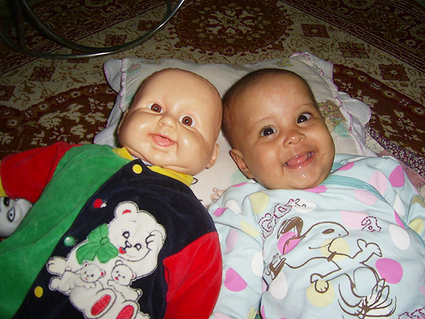 Lucu, 10 bayi ini mirip banget dengan boneka kesayangannya!