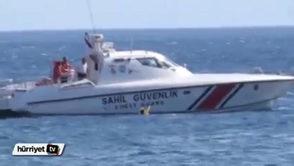 Hanyut ke laut, bayi umur 10 bulan selamat dalam kondisi tidur pulas Hanyut ke laut, bayi umur 10 bulan selamat dalam kondisi tidur pulas