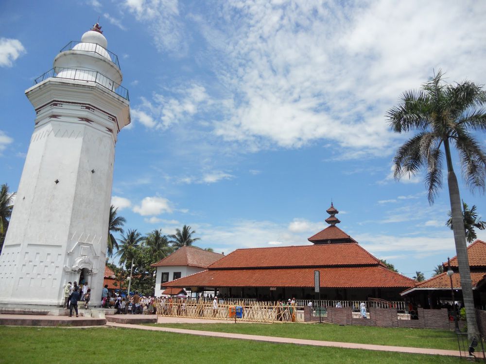 Masjid-masjid di Indonesia ini tetap memesona meski tanpa kubah