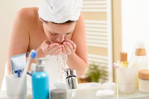 4 Hal penting yang harus kamu perhatikan saat memilih pencuci wajah
