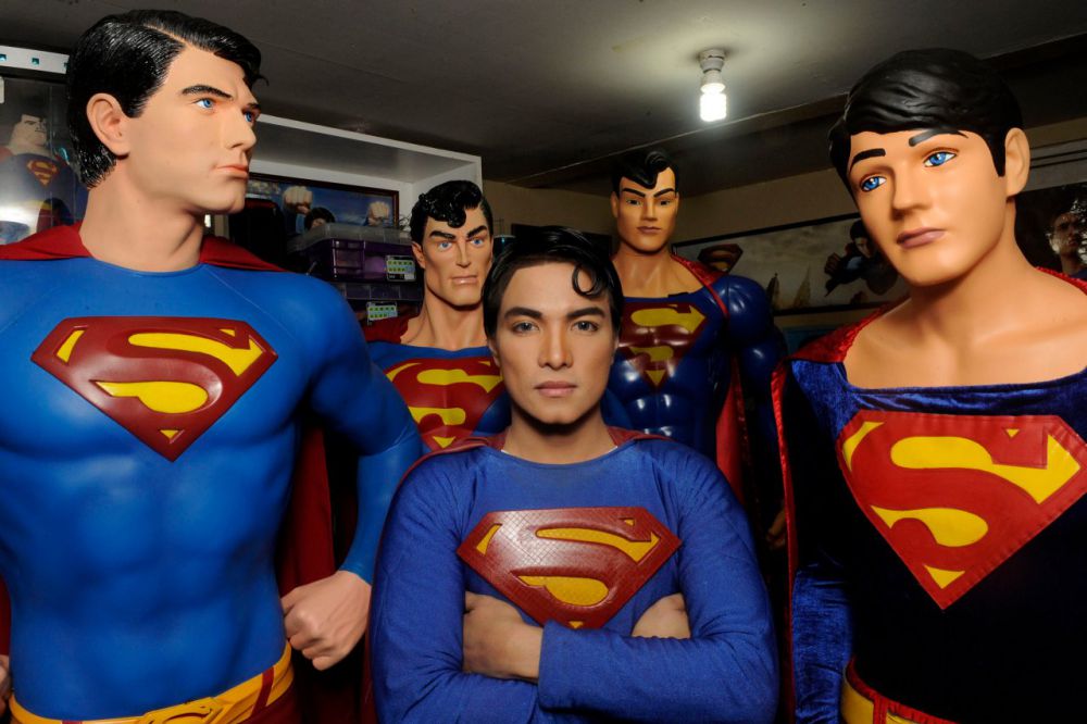 5 Pria ini lakukan operasi plastik demi mirip tokoh idola 5 Pria ini lakukan operasi plastik demi mirip tokoh idola