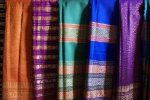 7 Merek sarung yang kerap dipakai saat Idul Fitri sejak tahun 90an