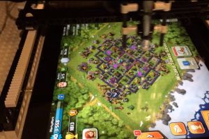 VIDEO: Programmer ini ciptakan robot untuk menggantikannya main COC!