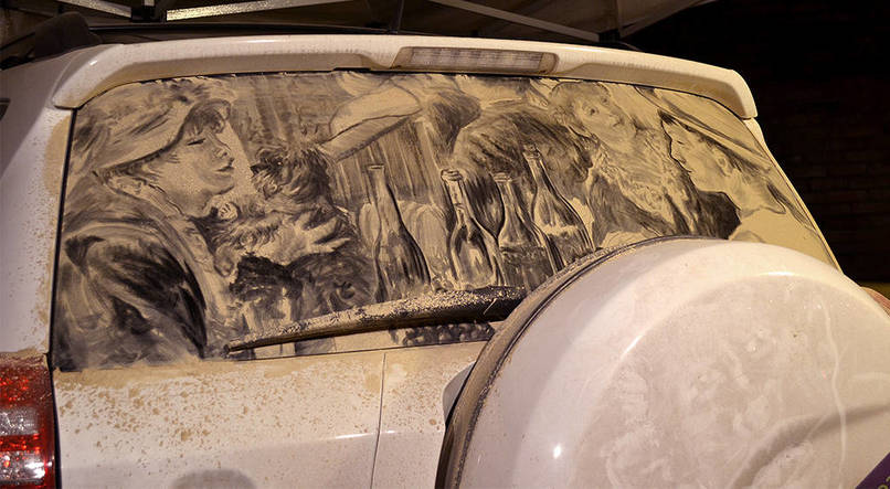 7 Gambar ini dibuat di atas kaca mobil yang berdebu