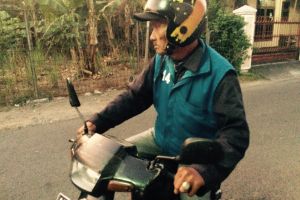 Pak Jarot, kuliahkan dua anak dari hasil mengojek