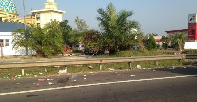 10 Foto kebiasaan negatif orang Indonesia, buang sampah sembarangan! 10 Foto kebiasaan negatif orang Indonesia, buang sampah sembarangan!