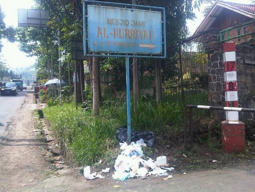 10 Foto kebiasaan negatif orang Indonesia, buang sampah sembarangan!