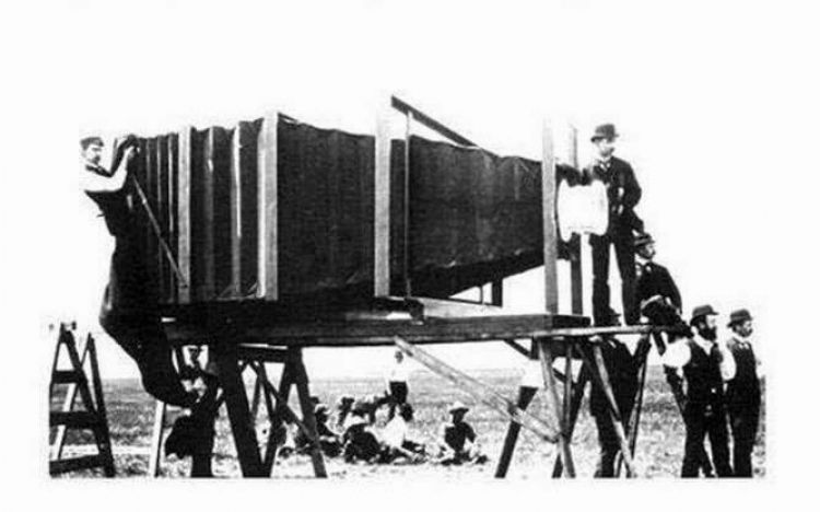 Terungkap Foto  pembuatan kamera pertama  di  dunia  siapa 