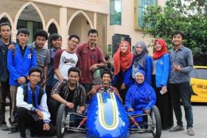 Pertama di Indonesia, mobil listrik berbasis Android buatan mahasiswa