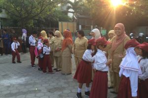 15 Foto ini pasti bikin kamu terkenang hari pertama masuk SD