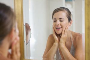 Awas, ini kesalahan dalam mencuci wajah!