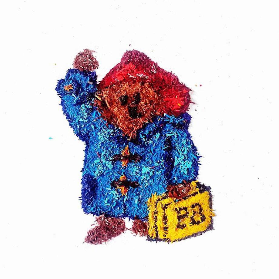 12 Gambar ini terbuat dari sisa serutan pensil