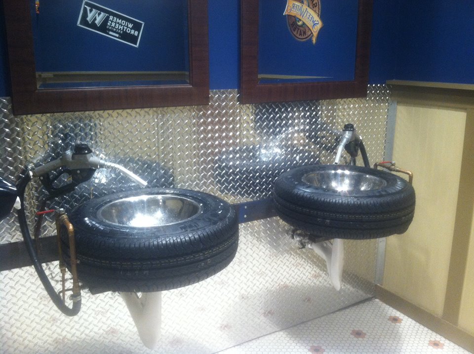 Rongsokan mobil disulap jadi pemanis interior rumah, elok banget! Rongsokan mobil disulap jadi pemanis interior rumah, elok banget!