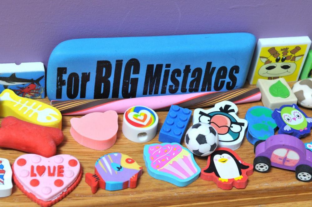 Bocah umur 9 tahun koleksi 3.500 penghapus dari berbagai negara Bocah umur 9 tahun koleksi 3.500 penghapus dari berbagai negara